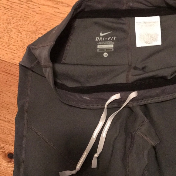 Nike Dri-Fit Gray Crop Legging - Picture 5 of 5